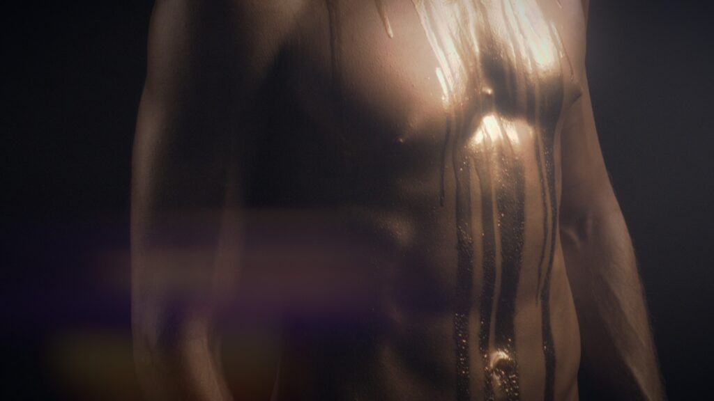 Sesja sensualna w złocie